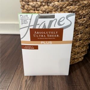 Hanes Absolutely Ultra Sheer Hosiery - Cream